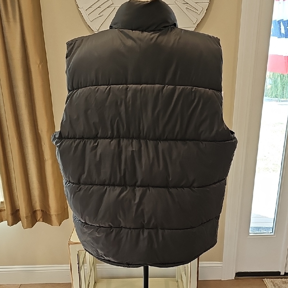 Old Navy Men's Charcoal Puffer Vest - Picture 3 of 4
